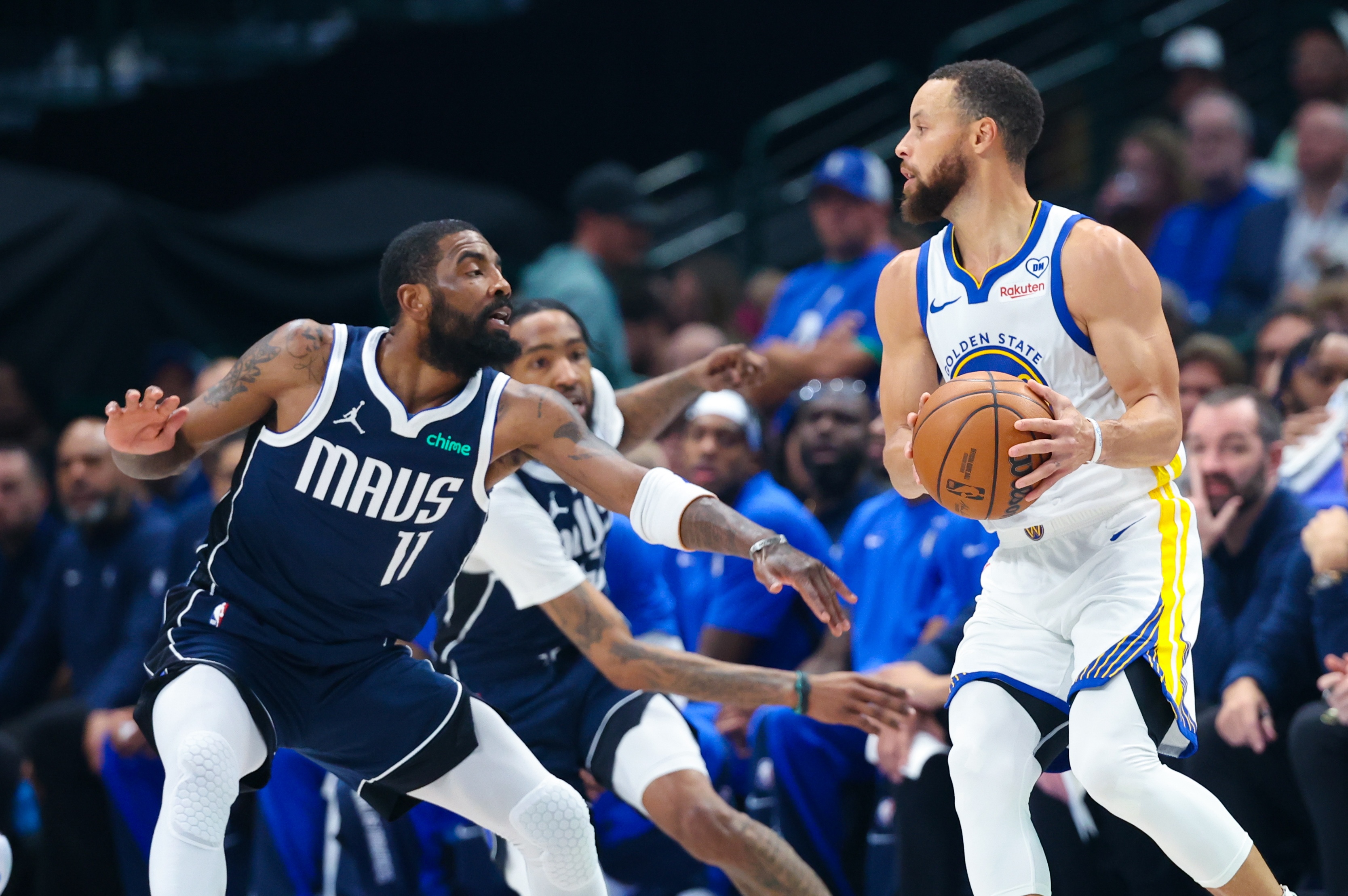 pg模拟器官网-本人还没上脚征战过~库里:穿欧文3代比赛征求过欧文的同意